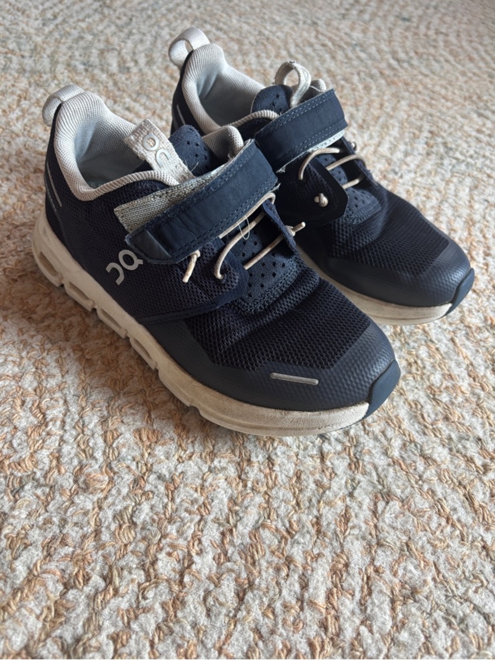 On Cloud toddler sneakers EUC